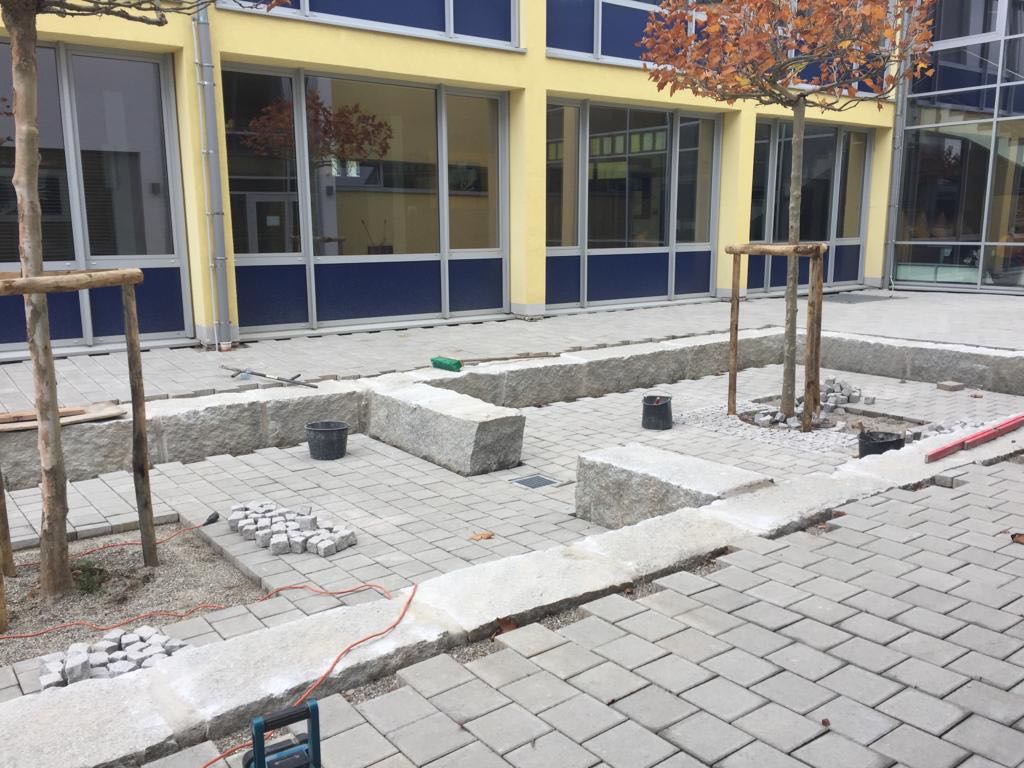Das neue Außenklassenzimmer auf dem Schulhof der Bienlestraße - Fertigstellung im November 2019